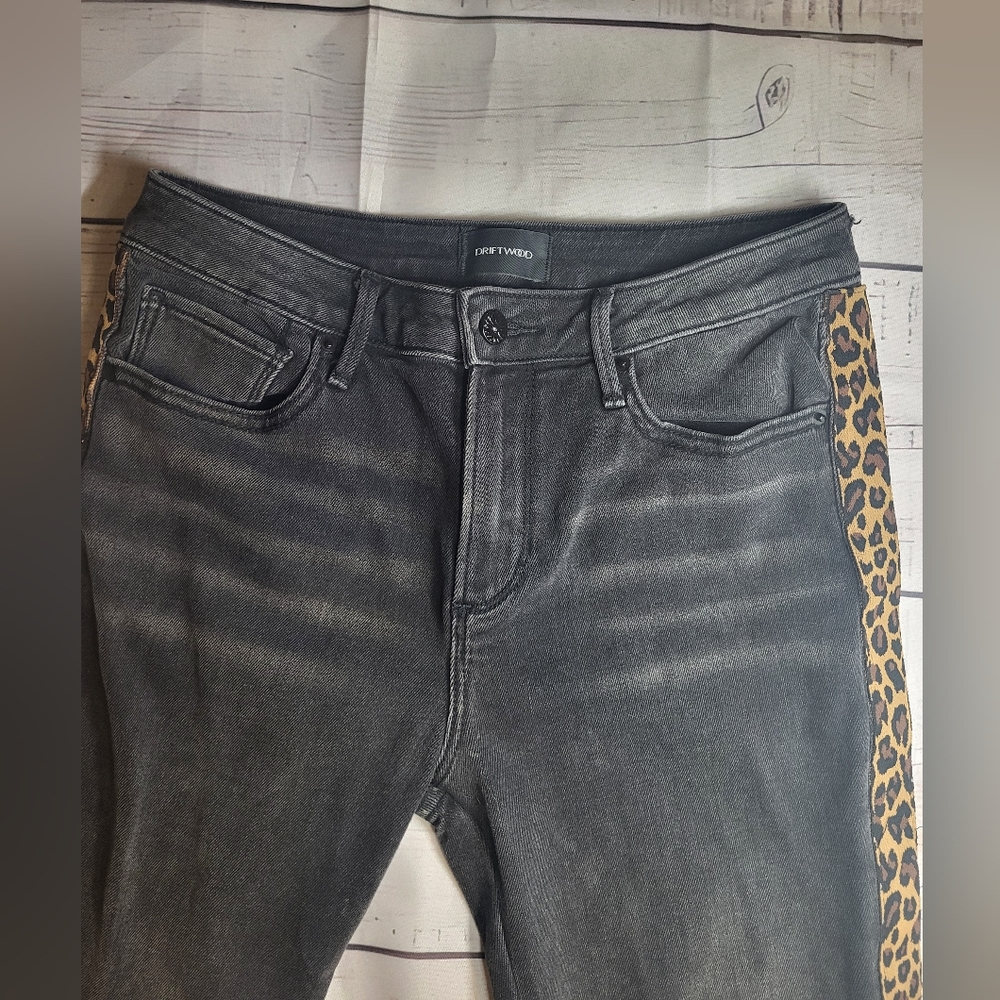 Driftwood Jackie High Rose black denim with leopard print. 27 w 28 l